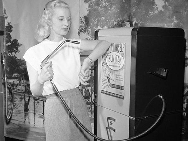 22-Suntan-vending-machine-1949